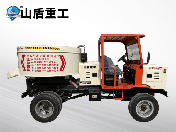 1600型四驅(qū)攪拌運輸車